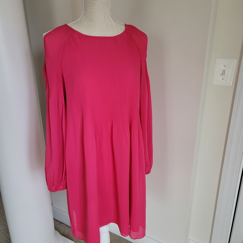 SEE THE SHADES – Pleated Cold Shoulder Dress FUSCHIA / M